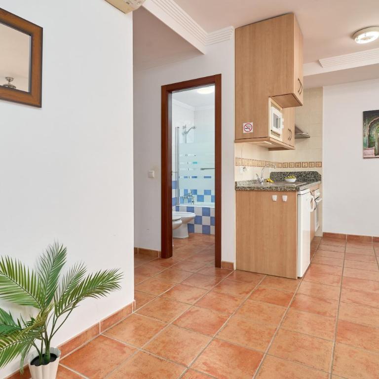 Apartamentos Nerjaluna - Superior One-Bedroom Apartment with Balcony - 17