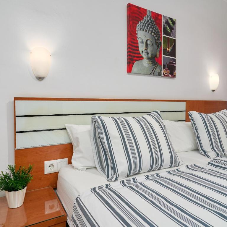 Apartamentos Nerjaluna - Superior One-Bedroom Apartment with Balcony - 12