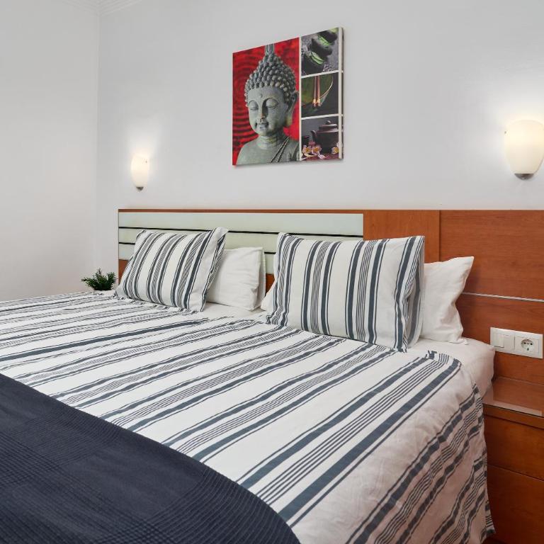 Apartamentos Nerjaluna - Superior One-Bedroom Apartment with Balcony - 14