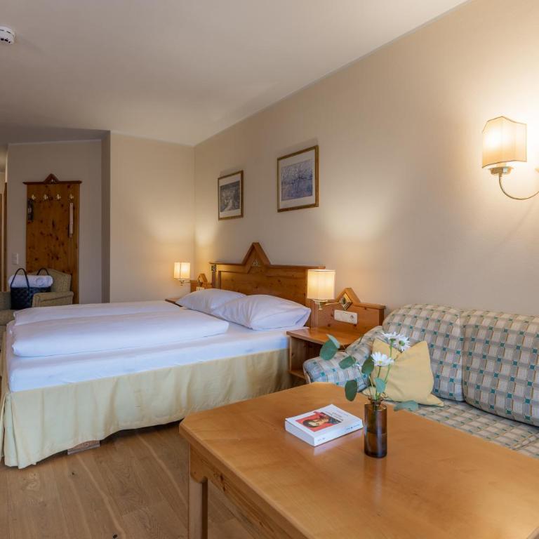 Hotel Zum Stern inkl Gasteiner Bergbahnen im Sommer - Doppelzimmer mit Bergblick und Balkon - 5