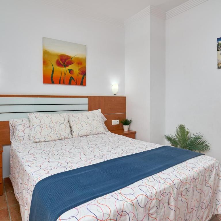 Apartamentos Nerjaluna - Two-Bedroom Deluxe Apartment with Balcony - 12