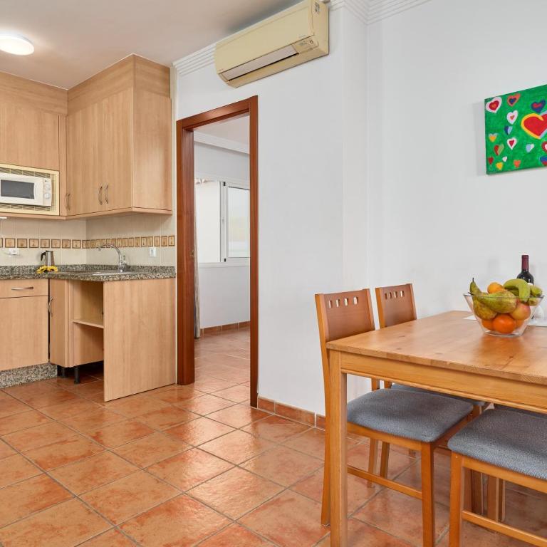 Apartamentos Nerjaluna - Two-Bedroom Deluxe Apartment with Balcony - 21