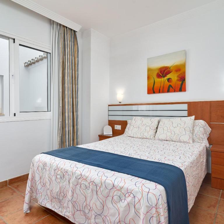 Apartamentos Nerjaluna - Two-Bedroom Deluxe Apartment with Balcony - 8