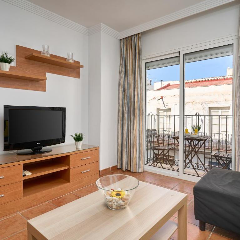 Apartamentos Nerjaluna - Two-Bedroom Deluxe Apartment with Balcony - 3