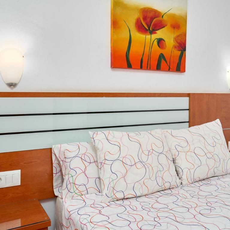Apartamentos Nerjaluna - Two-Bedroom Deluxe Apartment with Balcony - 11