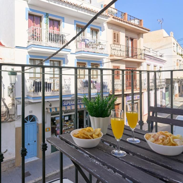Apartamentos Nerjaluna - Two-Bedroom Deluxe Apartment with Balcony - 2