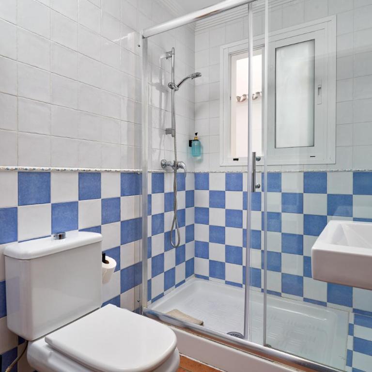 Apartamentos Nerjaluna - Two-Bedroom Deluxe Apartment with Balcony - 14