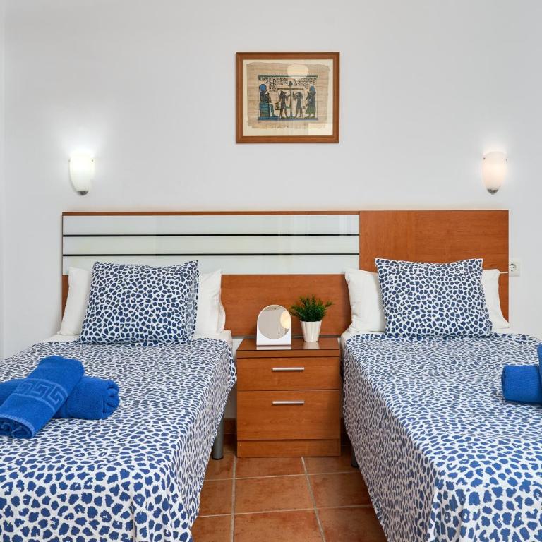 Apartamentos Nerjaluna - Two-Bedroom Deluxe Apartment with Balcony - 18