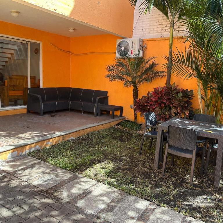 Relu verde y sol - One-Bedroom House - 2