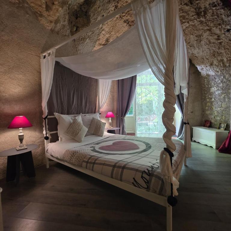 Chambres d'Hôtes Troglodytes Le Clos de L'Hermitage - Suite - Vue sur Jardin - 2