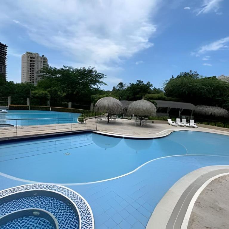 Zazue by Colproperty Management - Two-Bedroom Apartment with Balcony - 1