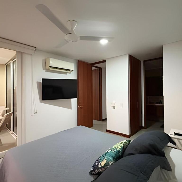 Zazue by Colproperty Management - Two-Bedroom Apartment with Balcony - 13