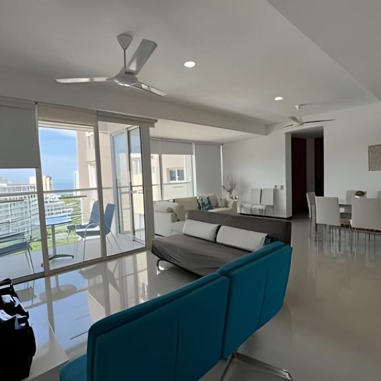 Zazue by Colproperty Management - Two-Bedroom Apartment with Balcony - 17