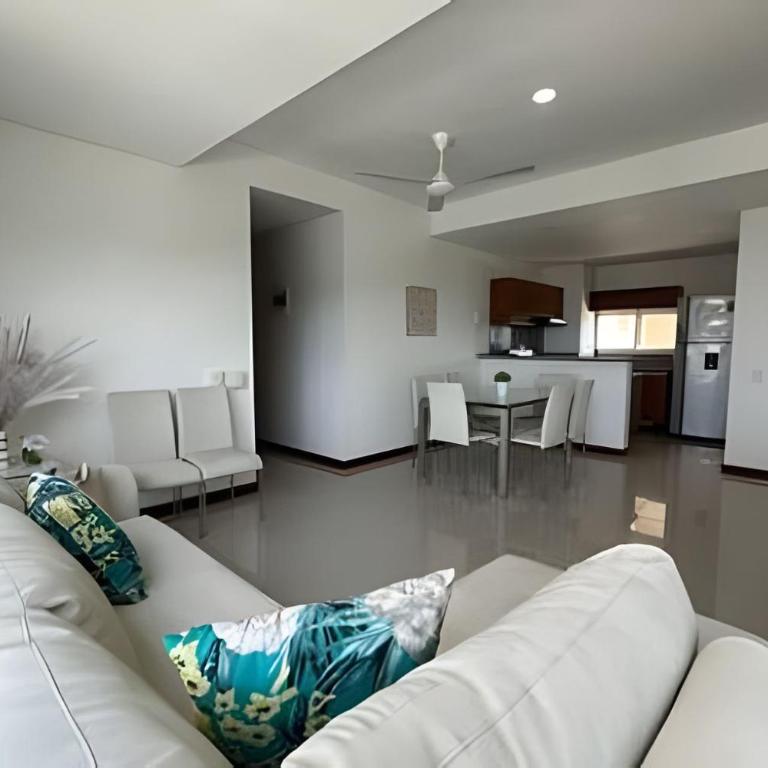 Zazue by Colproperty Management - Two-Bedroom Apartment with Balcony - 21