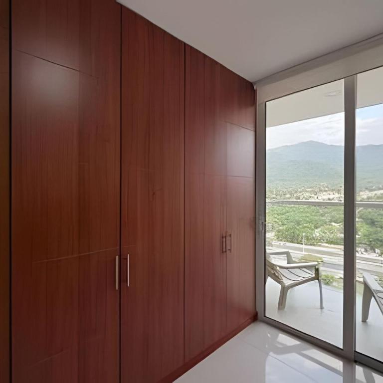 Zazue by Colproperty Management - Two-Bedroom Apartment with Balcony - 34