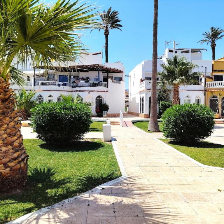 Bungalow a pie de playa con acceso al mar y piscina - Apartamento de 1 dormitorio con vistas al mar - 12