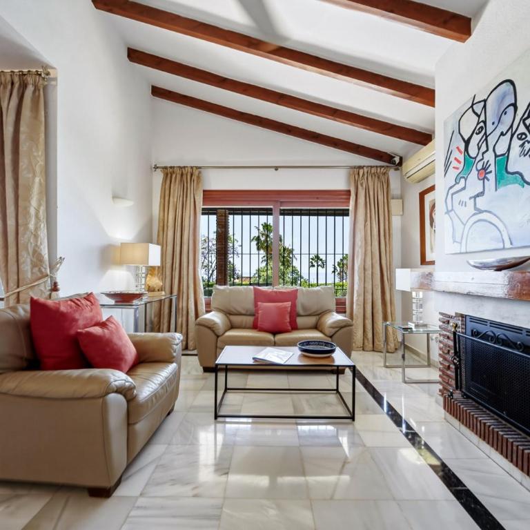 W12 Andalusian style villa with sea views - Villa mit privatem Pool - 17