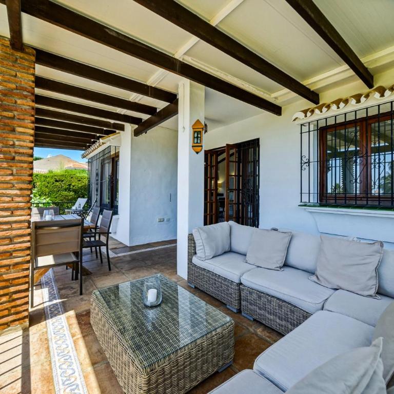 W12 Andalusian style villa with sea views - Villa mit privatem Pool - 21