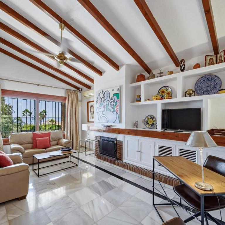 W12 Andalusian style villa with sea views - Villa mit privatem Pool - 20