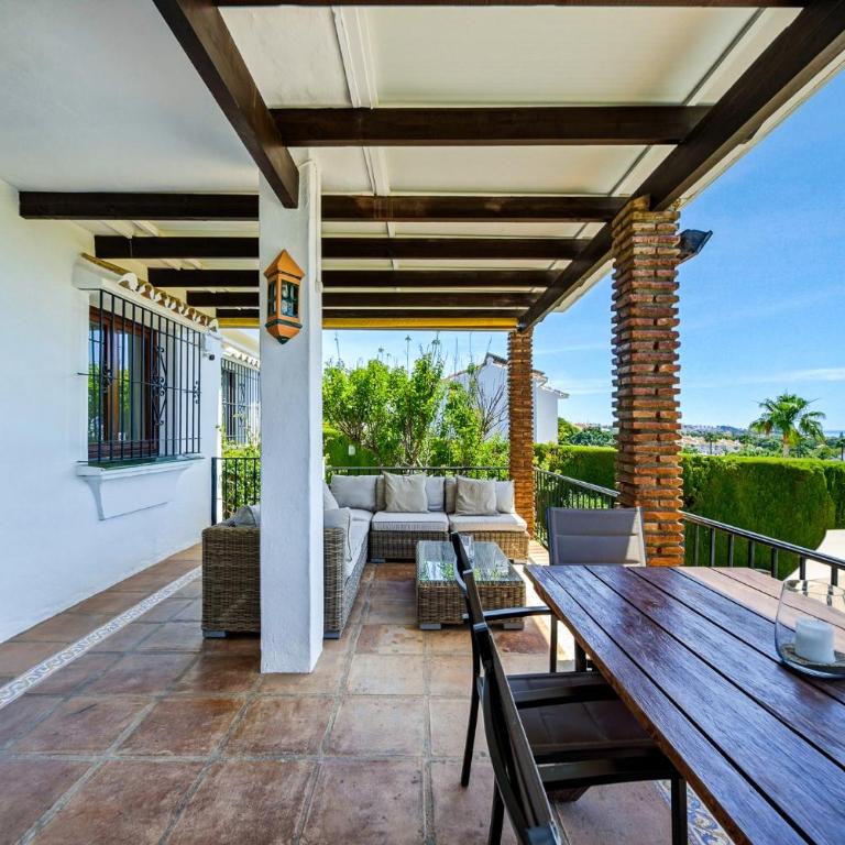 W12 Andalusian style villa with sea views - Villa mit privatem Pool - 23
