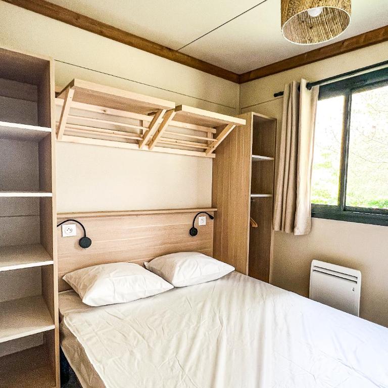 Camping Onlycamp Au Cœur du Lac - Lac d'Annecy - Two-Bedroom Chalet - 1
