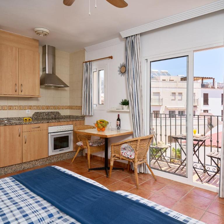 Apartamentos Nerjaluna - Studio with Terrace - 2