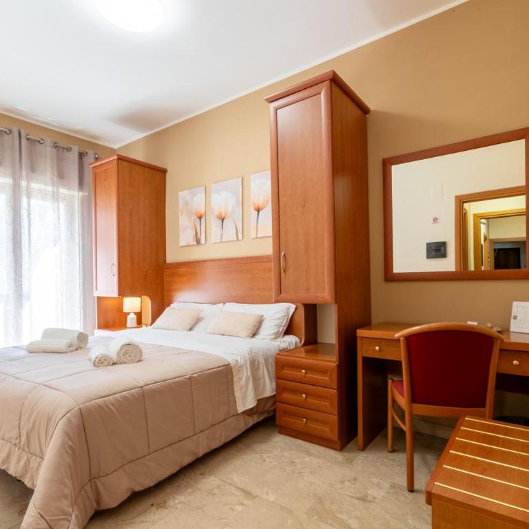 La Zagara Rooms - Porto di Milazzo - Camera Familiare con Balcone - 2