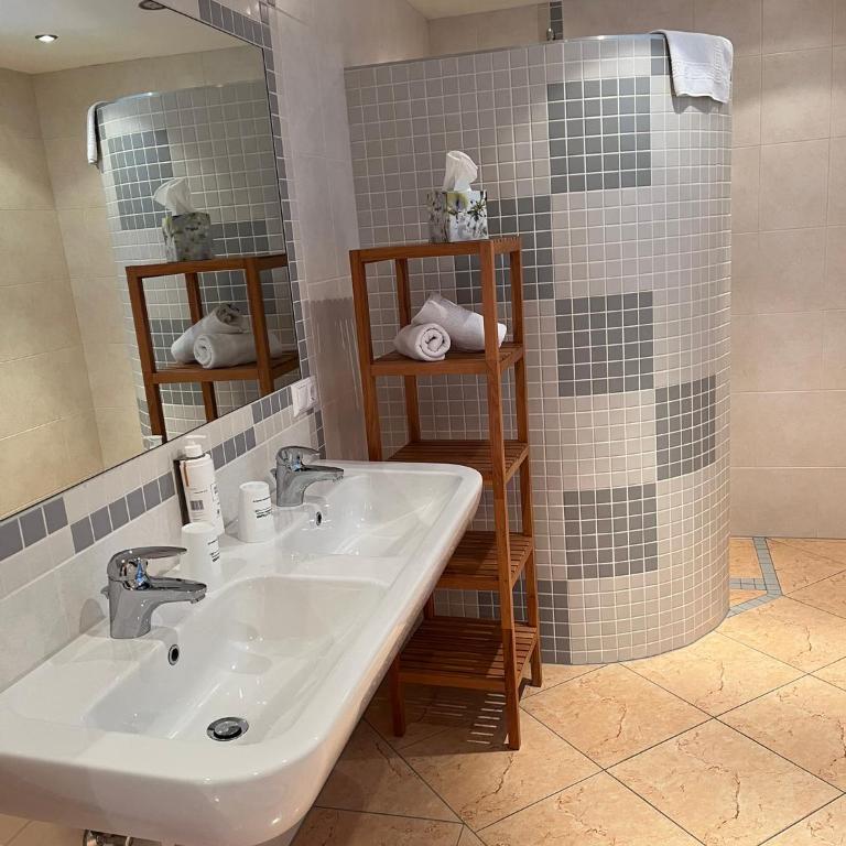 Frühstücks-Radpension Taurer-Thoman - Familiensuite mit Balkon - 10
