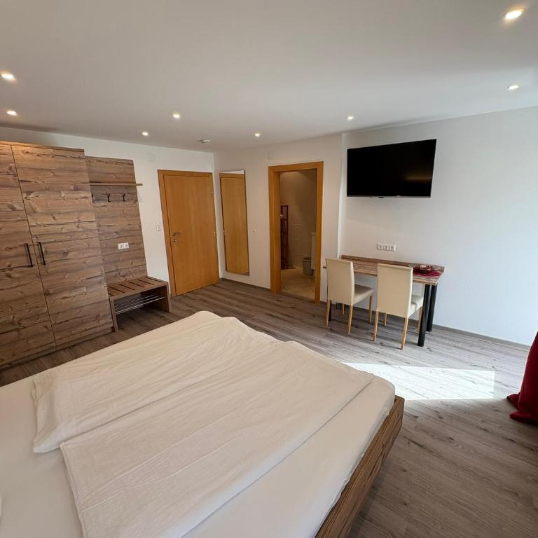Frühstücks-Radpension Taurer-Thoman - Doppelzimmer mit Balkon - 16