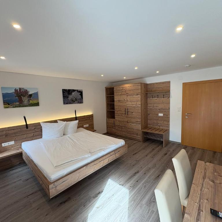 Frühstücks-Radpension Taurer-Thoman - Doppelzimmer mit Balkon - 13