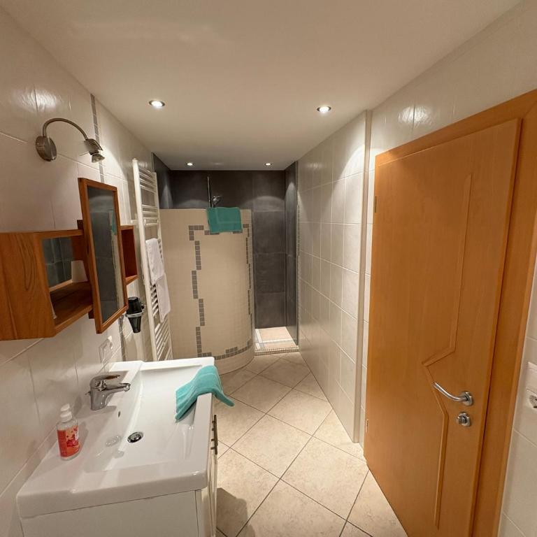 Frühstücks-Radpension Taurer-Thoman - Doppelzimmer mit Balkon - 11