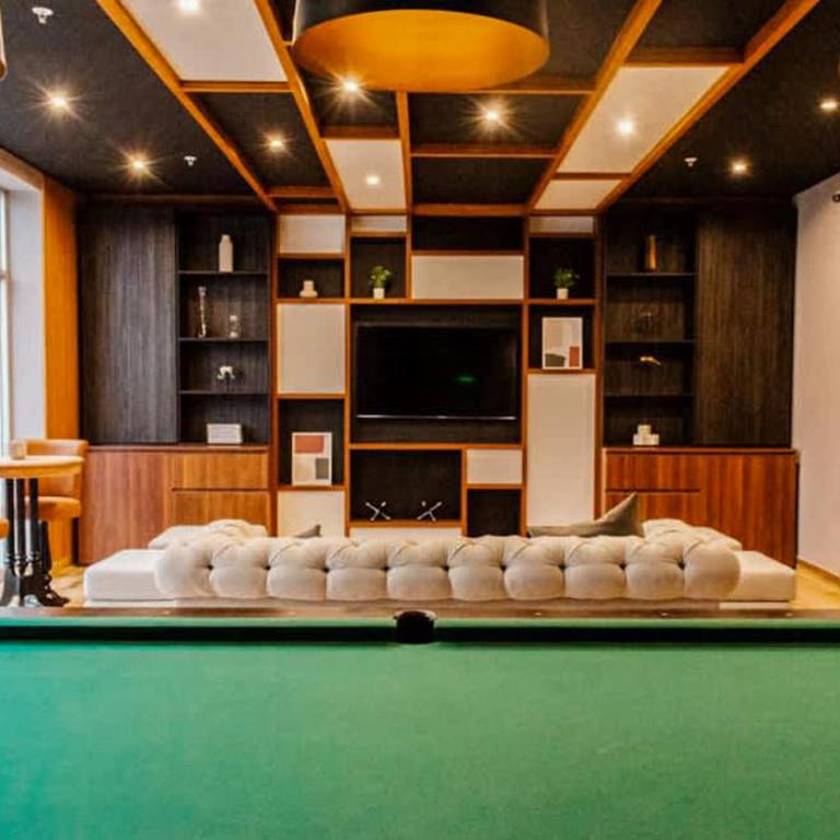 Stylish 2BR Retreat with Pool, Gym & Great Location - Apartment - 30