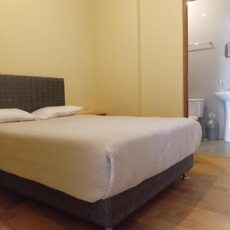 Hospedaje Casa 580 - Double Room with Private Bathroom - 21