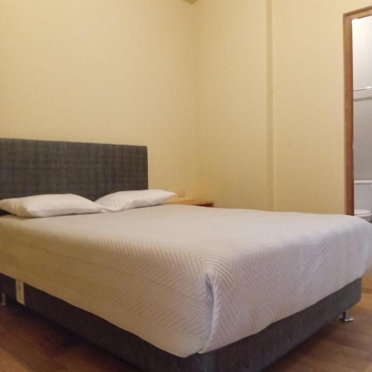 Hospedaje Casa 580 - Double Room with Private Bathroom - 30