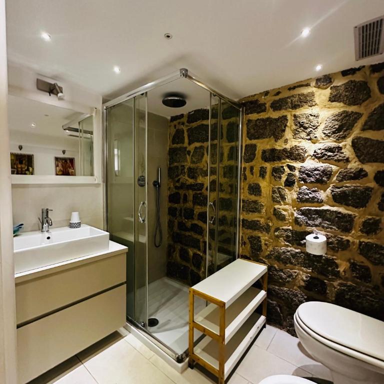 Victoria - One-Bedroom Apartment - 7