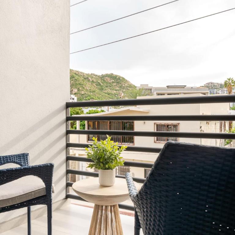 Downtown Cabo Gem King Bed Walk Everywhere - Maison de Vacances - 5
