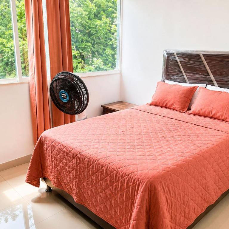 Apartamento de tres habitaciones y cuatro camas, cuenta con dos baños privados sala comedor y cocina totalmente equipada - Apartamento de 1 dormitorio - 4