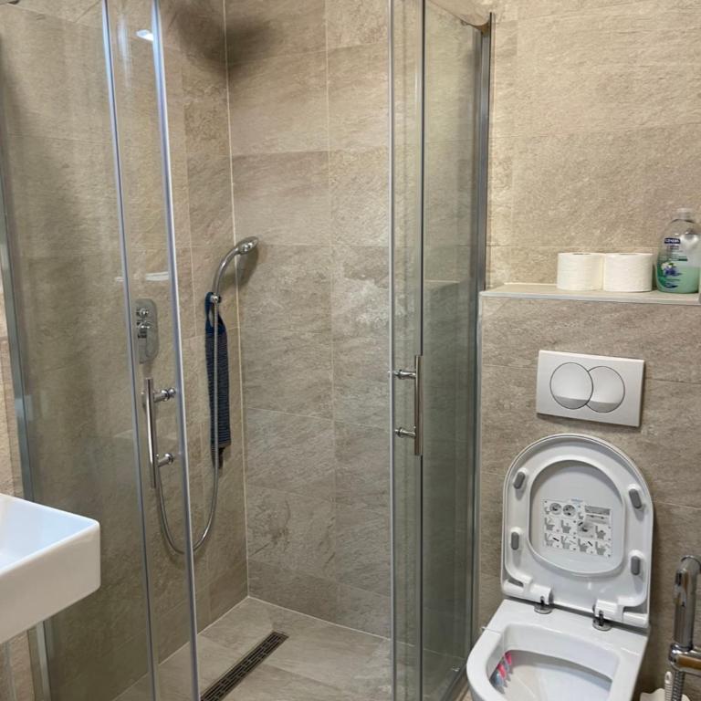 Sarajevo Apartment place4you - Two-Bedroom Apartment with Balcony and Terrace - 12