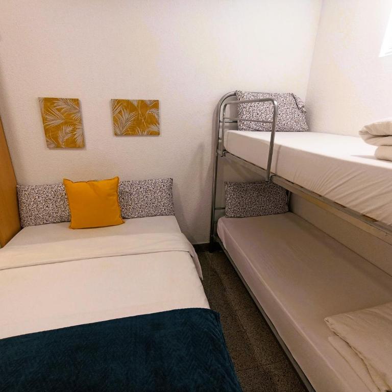 Alexa Host Vallecas - Chambre Quadruple avec Salle de Bains Commune - 10