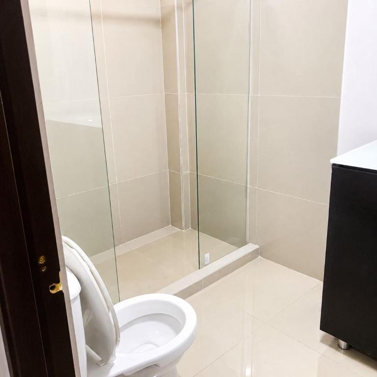 Apartamento de tres habitaciones y cuatro camas, cuenta con dos baños privados sala comedor y cocina totalmente equipada - Apartamento de 1 dormitorio - 15