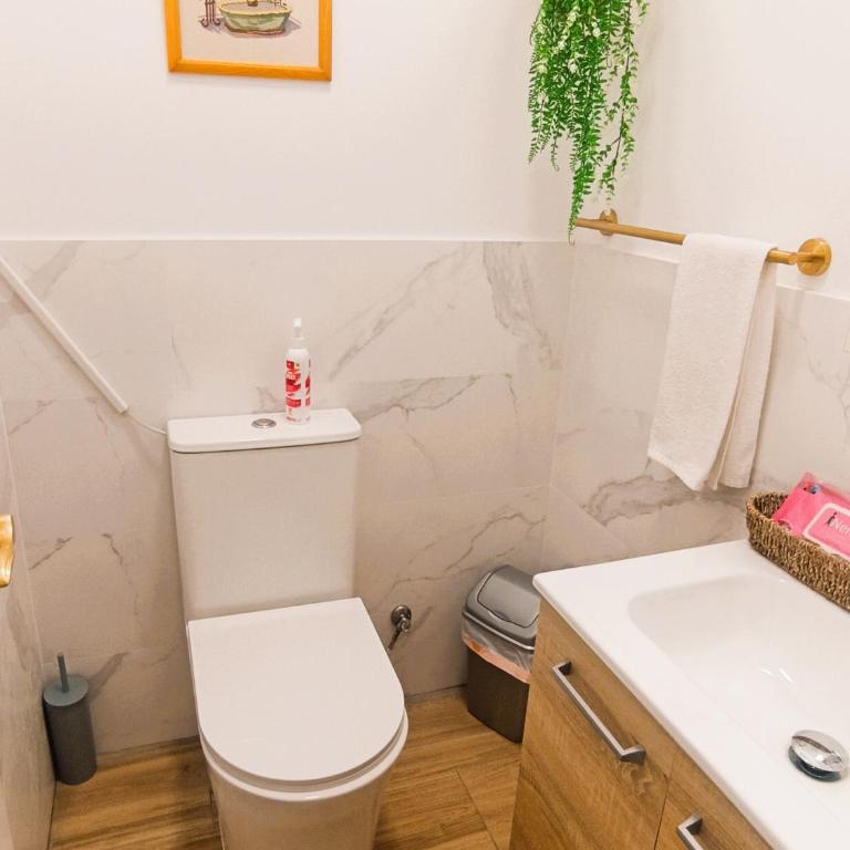 Alexa Host Vallecas - Chambre Quadruple avec Salle de Bains Commune - 19
