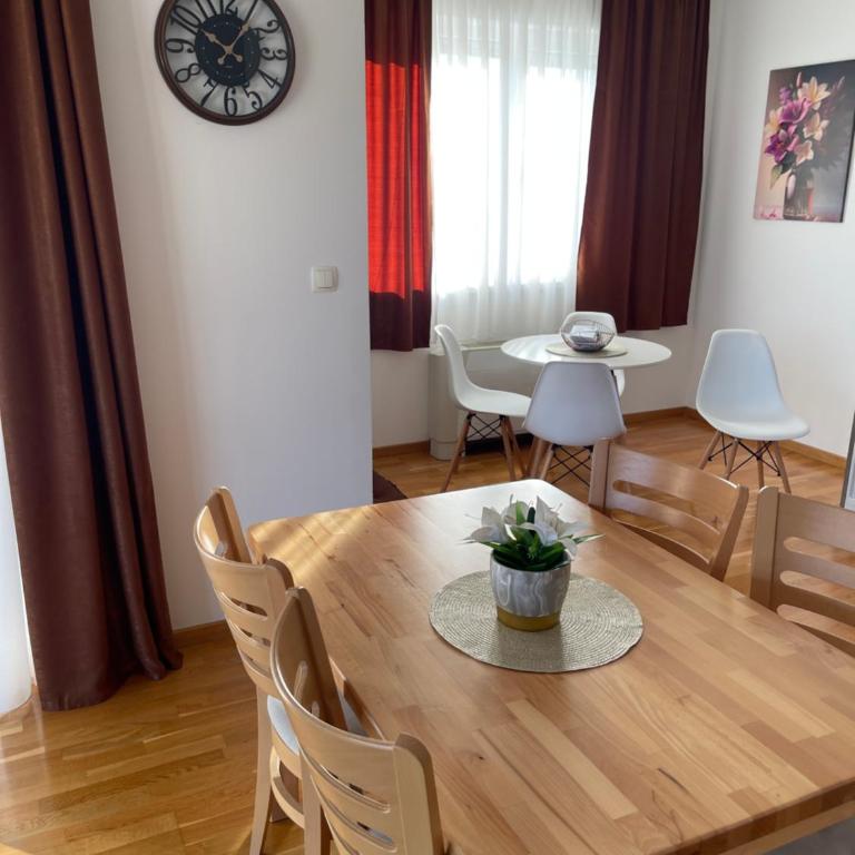 Sarajevo Apartment place4you - Two-Bedroom Apartment with Balcony and Terrace - 2