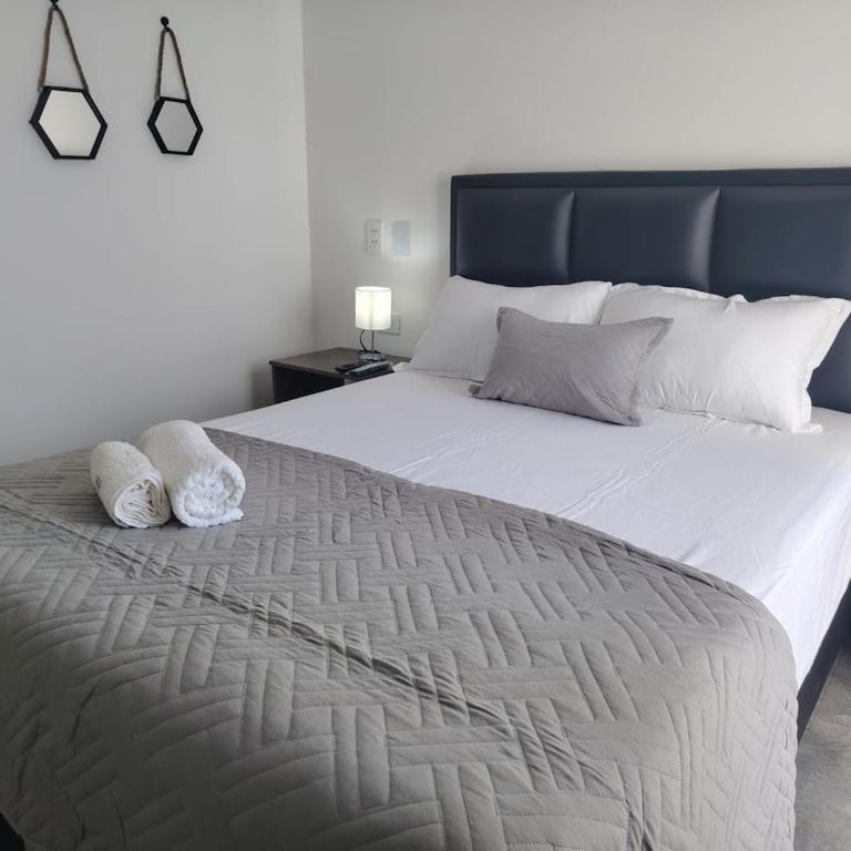 Apartamento elegante con piscina a pocos pasos del centro comercial Brisas - Two-Bedroom Apartment - 15