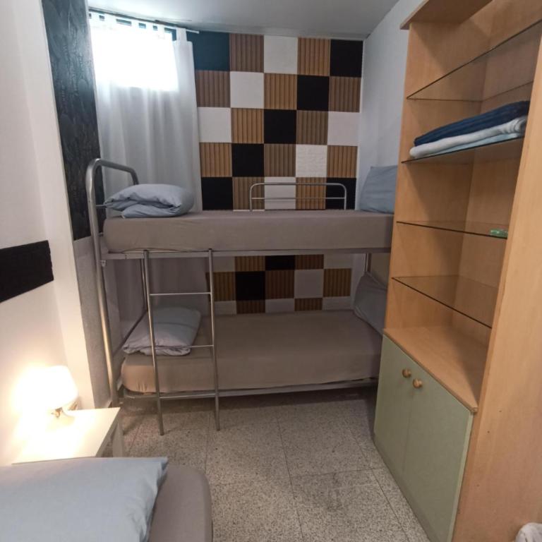 Alexa Host Vallecas - Chambre Triple avec Salle de Bains Commune - 14