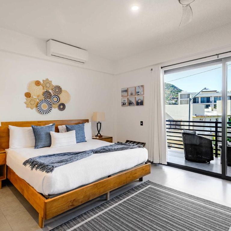 Modern Condo Walk to Marina, Dining & Nightlife - Apartment - 3