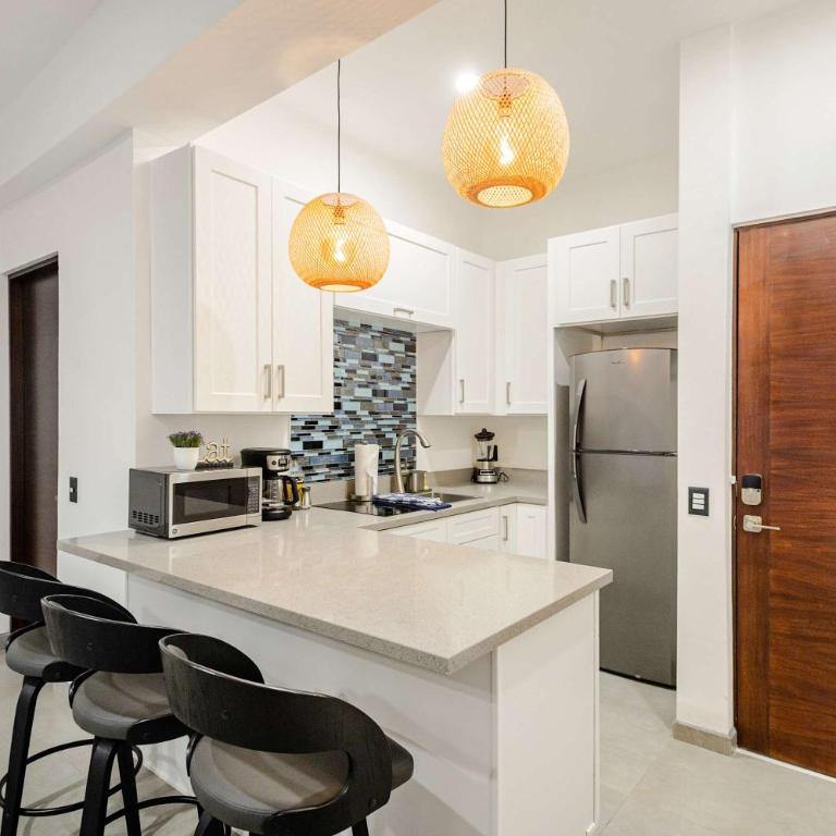 Modern Condo Walk to Marina, Dining & Nightlife - Apartment - 5