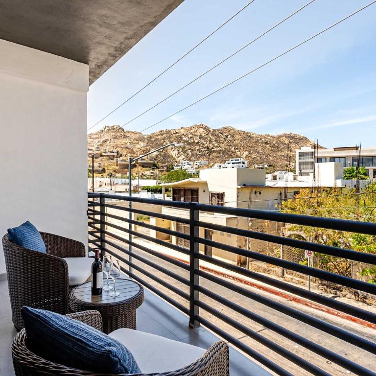 NEW Listing Walk to Downtown Cabo King Bed - Apartment - 7