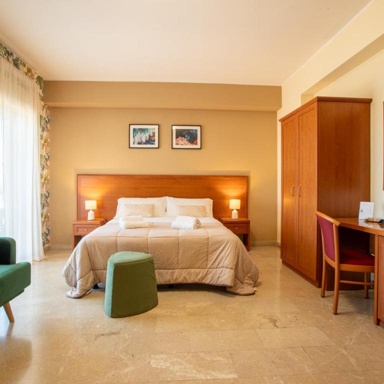La Zagara Rooms - Porto di Milazzo - Camera Matrimoniale con Balcone (3 Adulti) - 4
