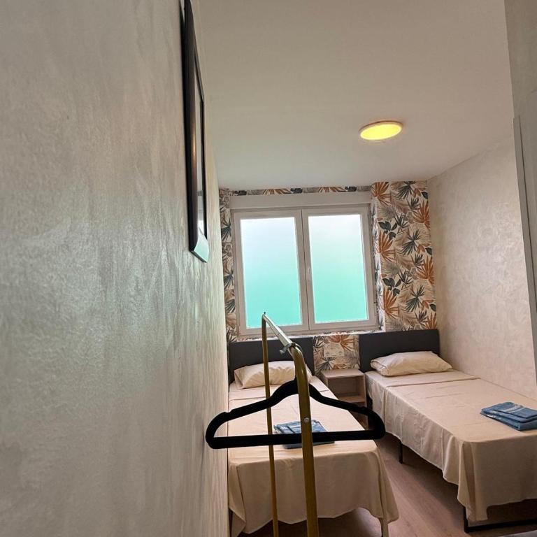 Multi Hostal BM 71 - Chambre Lits Jumeaux avec Salle de Bains Privative - 2