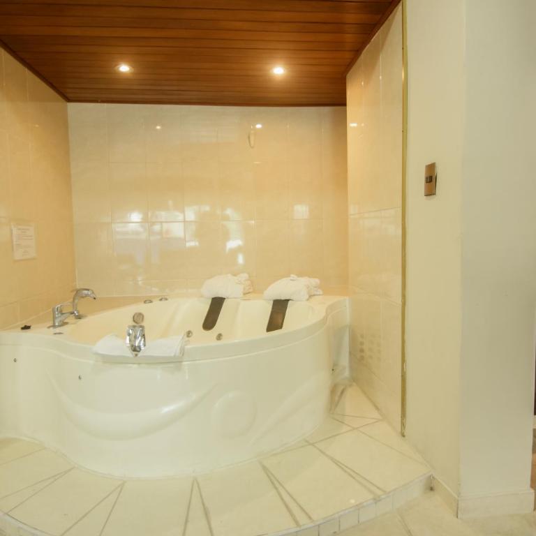 Epiqus Hotel - Suite Deluxe con bañera de hidromasaje - 12